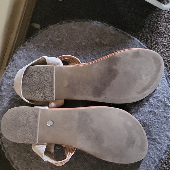 WOMEN'S ARIZONA SUKI FLAT SANDALS - Picture 3 of 3